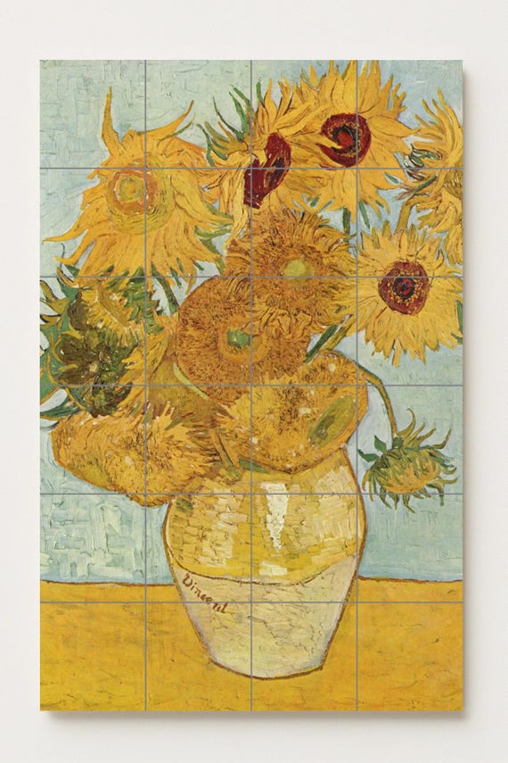Girasoles en jarrón dorado — vista 3