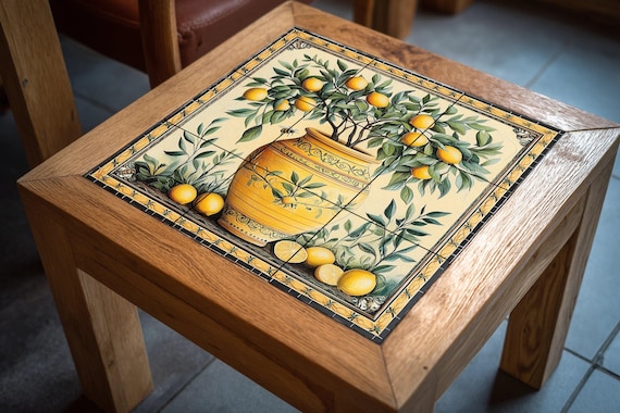 Mural de azulejos de cerámica con jarrón de limones mediterráneos