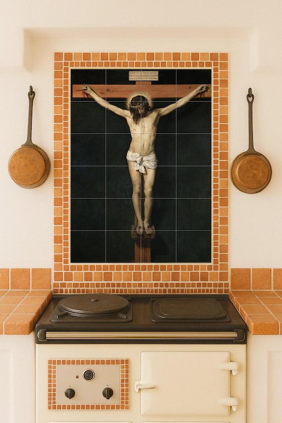 Mural de cerámica de Cristo crucificado