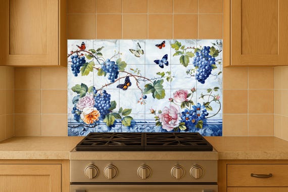 Mural de cerámica de mariposas y uvas — vista 4