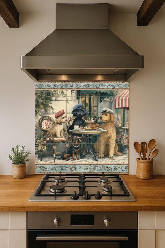 Mural de perros en un café parisino — vista 3