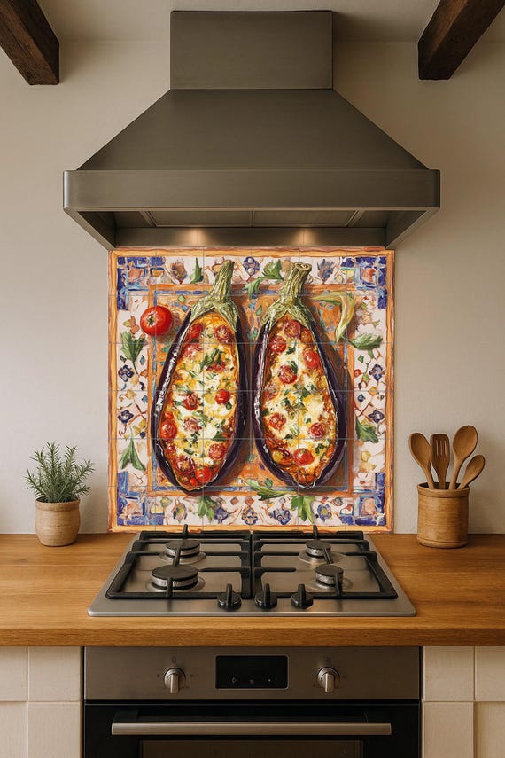 Mural de azulejos de cerámica mediterránea con berenjenas al horno, arte popu… — vista 2