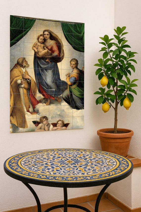 Mural de cerámica de la Virgen Sixtina