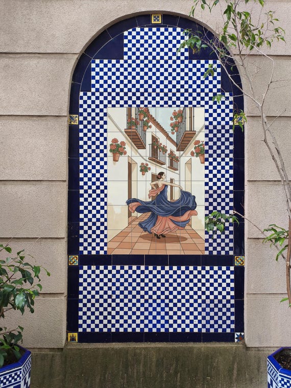 Flamenco en el Patio — Mural cerámico de Cerámicas La Noria