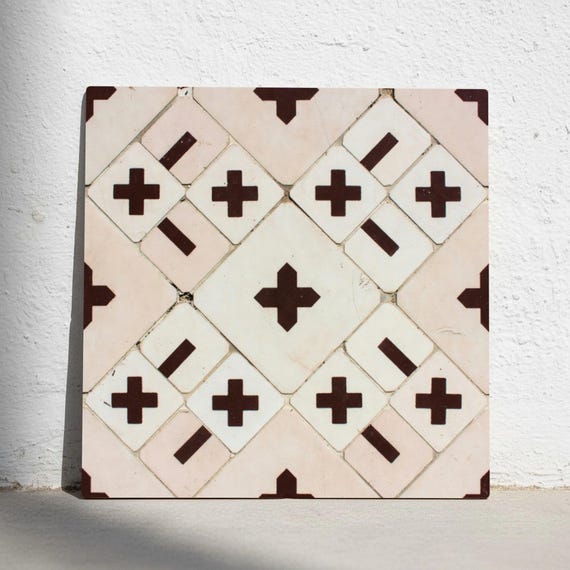Burgundy cruz de herencia tradicional