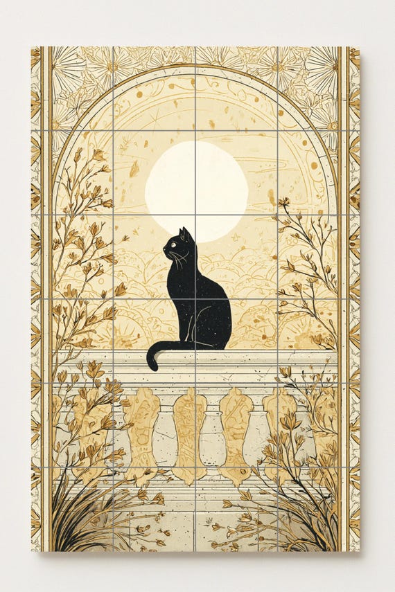 Gato negro bajo la luna dorada — vista 2