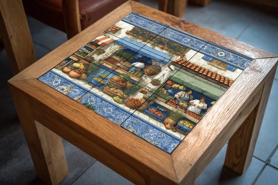 Mural de azulejos de un mercado mediterráneo