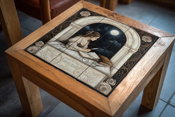 Mural romántico de cerámica de una dama escribiendo junto a una ventana ilumi… — Mural cerámico de Cerámicas La Noria