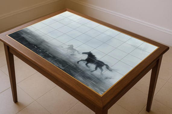Mural de cerámica de caballos salvajes corriendo