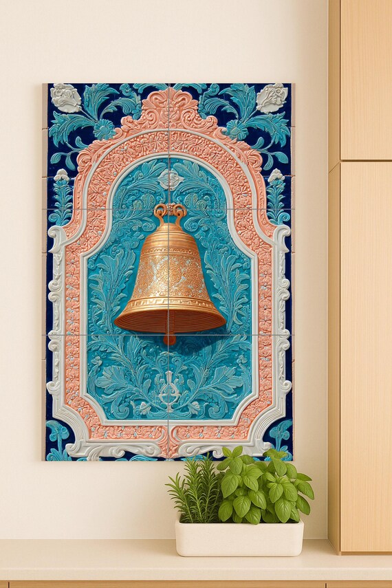 Campana Dorada en Arco Ornamental — vista 4
