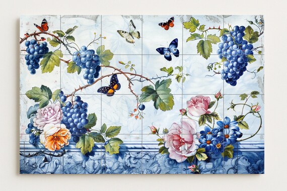 Mural de cerámica de mariposas y uvas — vista 2