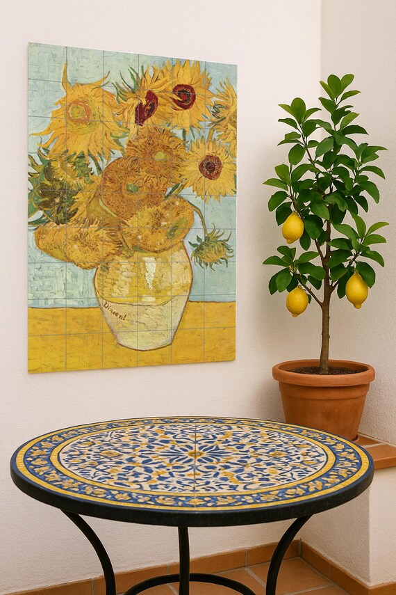Girasoles en jarrón dorado — vista 2
