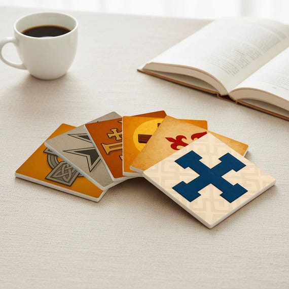 Forma de cruz cristiana / Decoración religiosa histórica — Posavasos de cerámica y corcho de Cerámicas La Noria