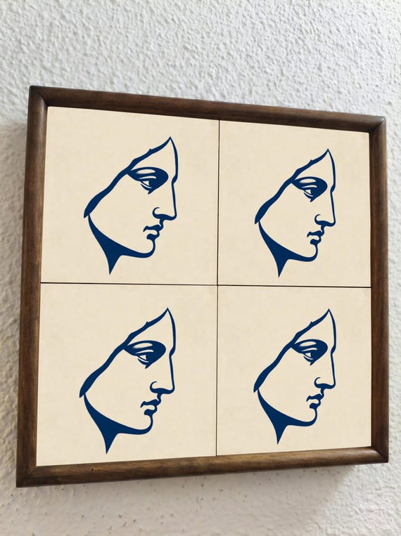 Face minimalista clásico — vista 3